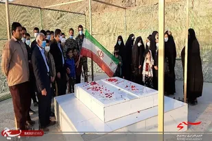 غبار روبی و عطرافشانی گلزار شهدای گمنام محله ابوذر زاهدان
