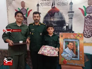 فرمانده تیپ میرزا کوچک خان با خانواده شهید &laquo;جمال رضی&raquo; دیدار کرد