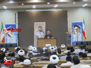 امام به عنوان یک روحانی تکلیف جبهه و جنگ&zwnj; را مشخص کرد