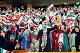 وزارت ورزش در قالب سیاست های کلی موافق حضور بانوان در ورزشگاه های کشور است