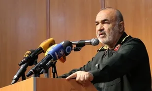 میدان را ترک نمی&zwnj;کنیم، هم بر دشمن غلبه می&zwnj;کنیم، هم بر مشکلات/ایران سرزمین اشغال شدنی نیست