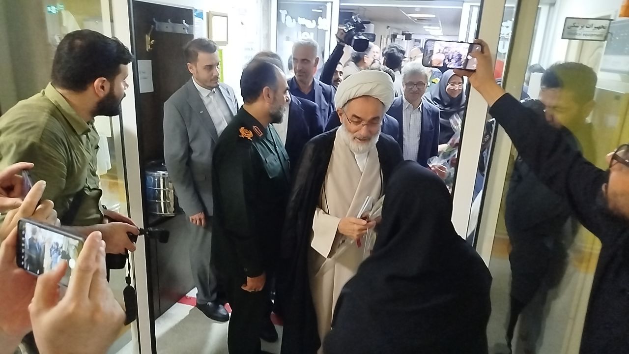 توجه به معیشت در جلوگیری از مهاجرت نیروهای متخصص به خارج از کشور و خروج بخش خصوصی مؤثر است توجه به معیشت در جلوگیری از مهاجرت نیروهای متخصص به خارج از کشور و خروج بخش خصوصی مؤثر است