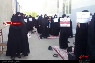 تجمع طلاب حوزه علمیه خواهران ملایر در محکومیت اهانت نشریه فرانسوی