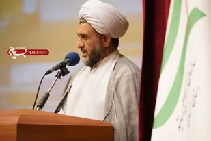 در انقلاب اسلامی برخی خواص همانند قیام اباعبدالله میانه راه از انقلاب جدا شدند