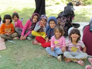 روشنی نور امید در چشمان دختر روستایی