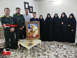 شبی به رنگ ایثار؛ تجلیل از خانواده شهید مدافع حرم خادمی