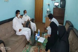 ۵ نفر از پاک شدگان در کارگاه بلوک زنی مشغول به کار هستند