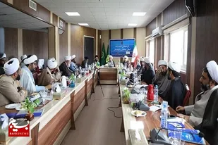 معارف قرآن به طور مستمر برای مردم تشریح شود