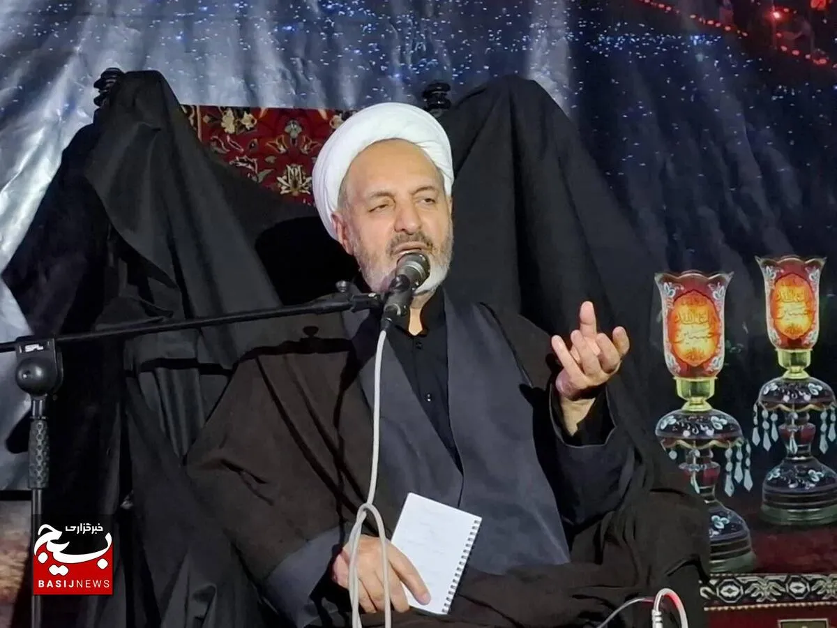 زیربنای دین را بر قرآن و سنت بنا کنیم تا در فتنه‌ها نلغزیم
