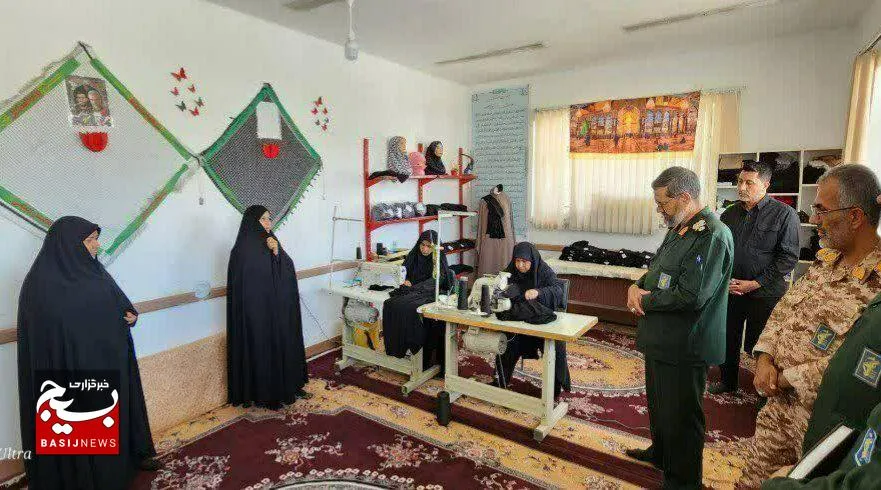 سردار شفائی از کارگاه تولیدی محصولات عفاف و حجاب حوزه زکیه در زاهدان بازدید کرد