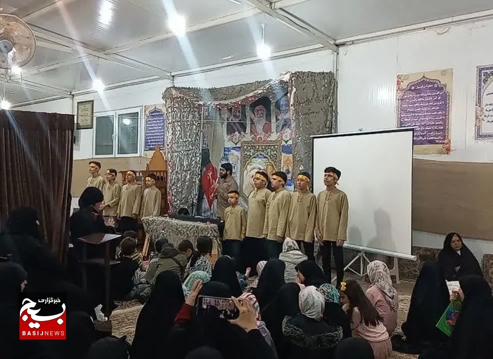 بسیجیان پایگاه حضرت خدیجه(س) یاد شهدای حادثه کرمان را گرامی‌داشتند