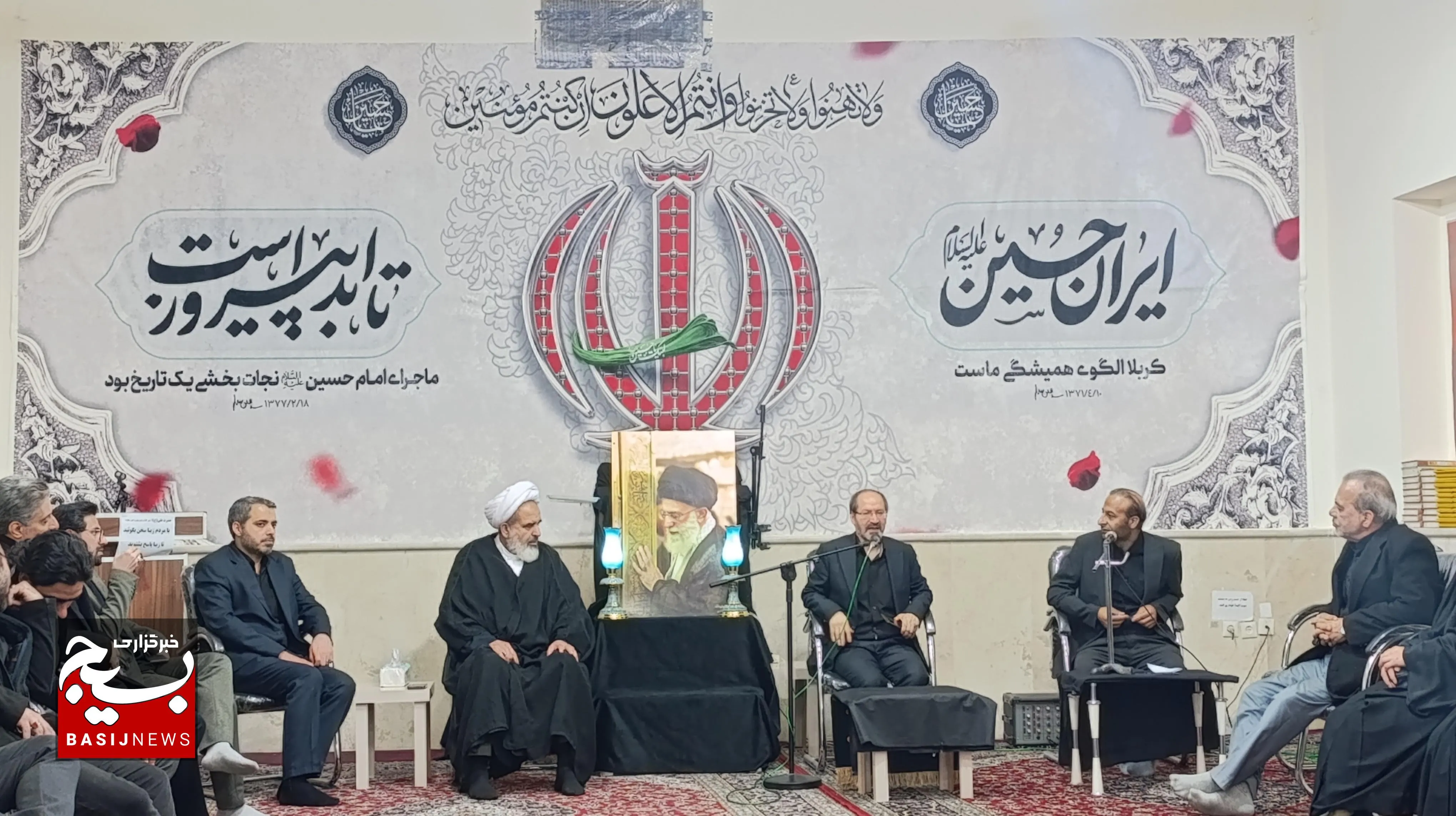شب شعر «در غیاب ماه» با حضور شاعران انقلابی در مشهد برگزار شد
