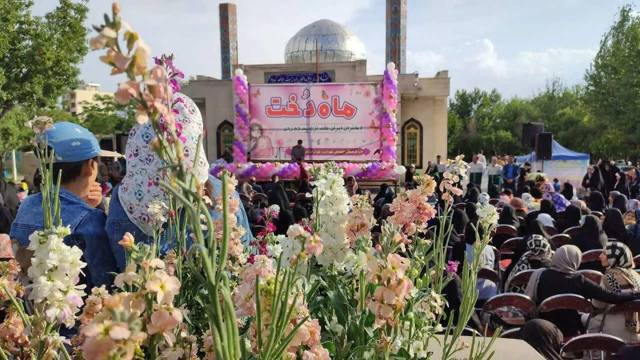 جشن بزرگ روز دختر در شهرستان ملایر برگزار شد.
