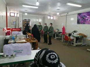 بازدید فرمانده سپاه شاهرود از کارگاه تولیدی خواهران بسیجی در روستای میقان