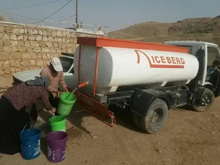 صف آب برای شستشوی دست در اوج شیوع کرونا