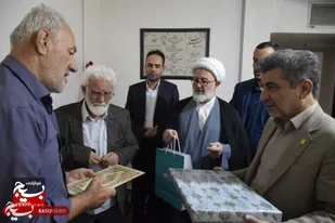 دیدار مسئولان شاهرودی با خانواده شهدا+ تصاویر