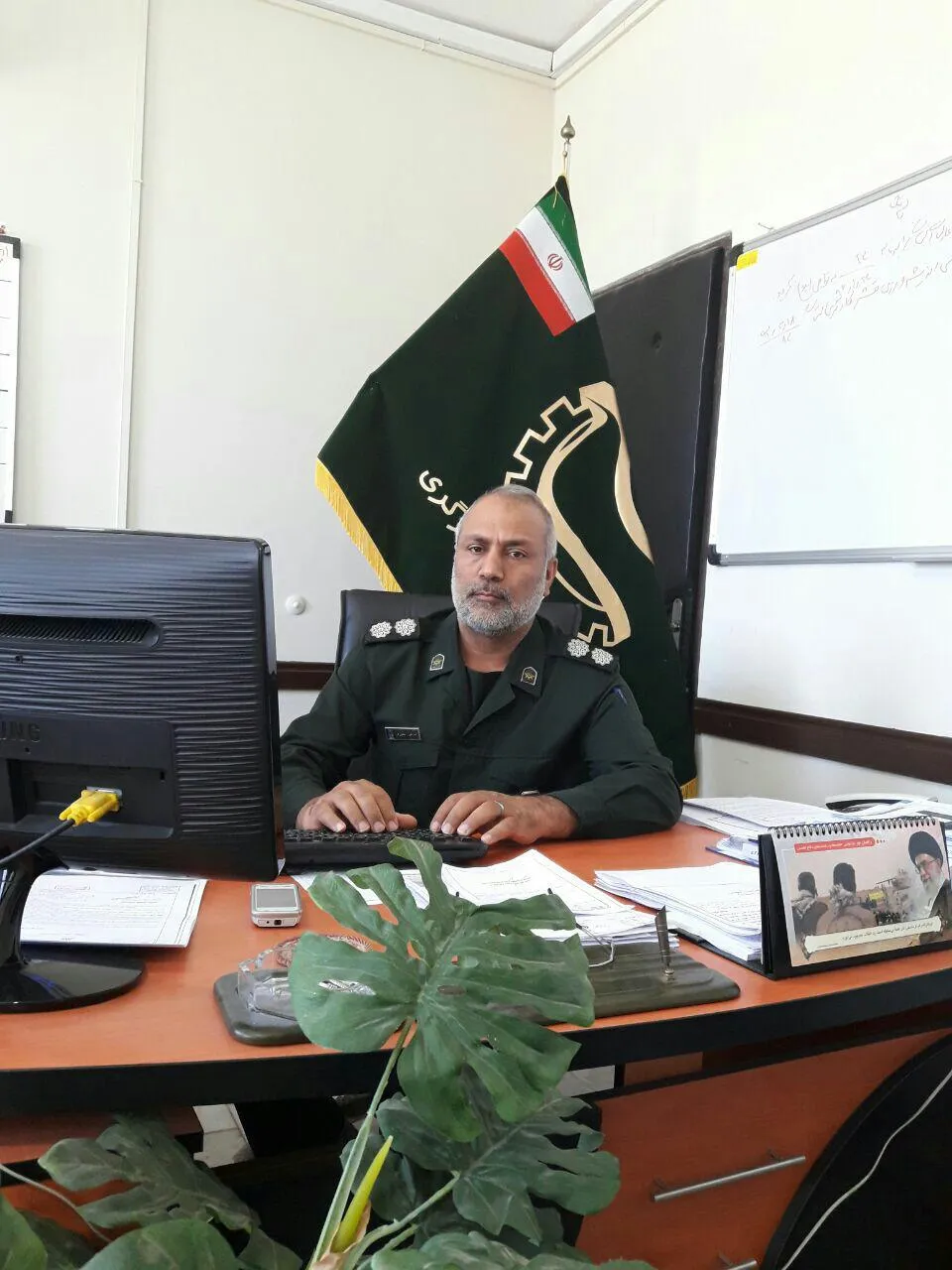 اقتصاد مقاومتی به معنای تکیه بر مردم است