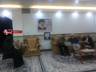 دیدار دکتر قنبری همدانی با خانواده شهیدان میرکریمی در قلعه نو خرقان+عکس