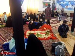کمک&zwnj; بسیجیان منطقه کلاته خیج شاهرود به مسافرین گرفتار در برف+ تصاویر