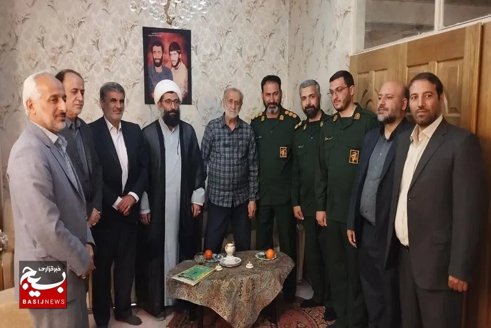 دیدار جمعی از مسئولین همدان با خانواده شهیدان حاجی بابایی
