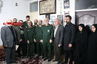 دیدار فرمانده کل سپاه با خانواده شهید سید روح الله عجمیان
