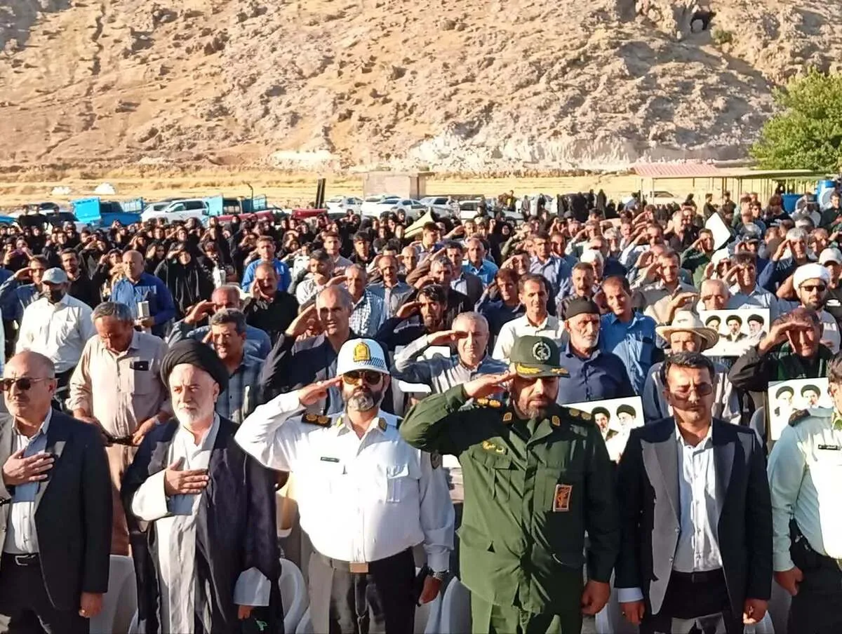 ادای احترام نظامی به مقام شامخ شهید عمار اسدپور در نخستین سالگرد شهادت این شهید والامقام در بخش قارون
