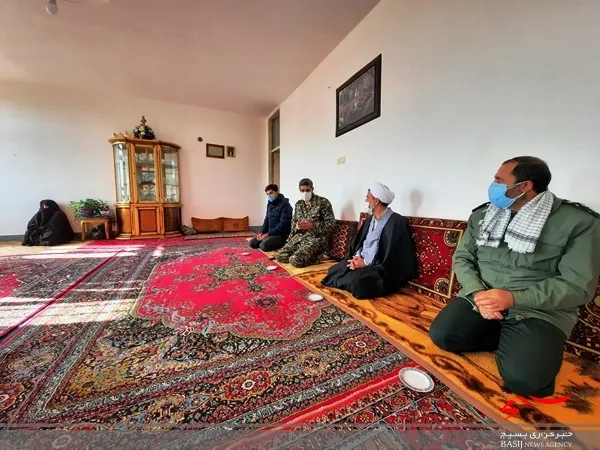 مسئولان سپاه میانه با خانواده شهدا و رزمندگان بسیجی دیدار کردند