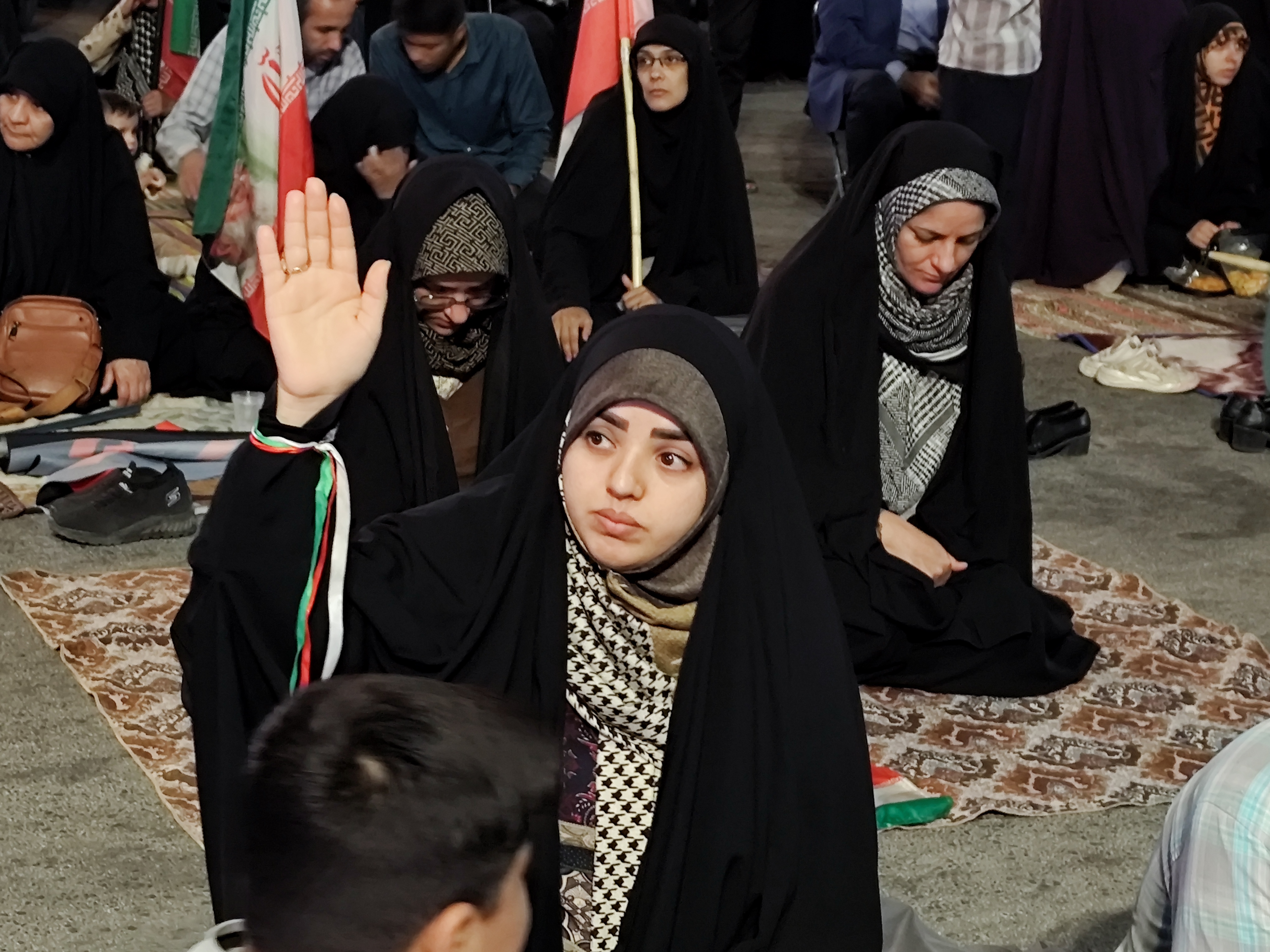 رقص پرچم ایران در میدان کوثر؛ روایت عشق و ایستادگی مردم + تصاویر رقص پرچم ایران در میدان کوثر؛ روایت عشق و ایستادگی مردم + تصاویر