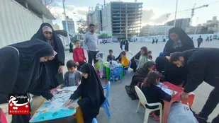 &nbsp;بازدید بیش از ۹۰ هزار زائر از غرفه&zwnj;های &laquo;مهرانه&raquo; در حریم مطهر رضوی/استقبال زائران از جورچین سلام فرمانده+عکس