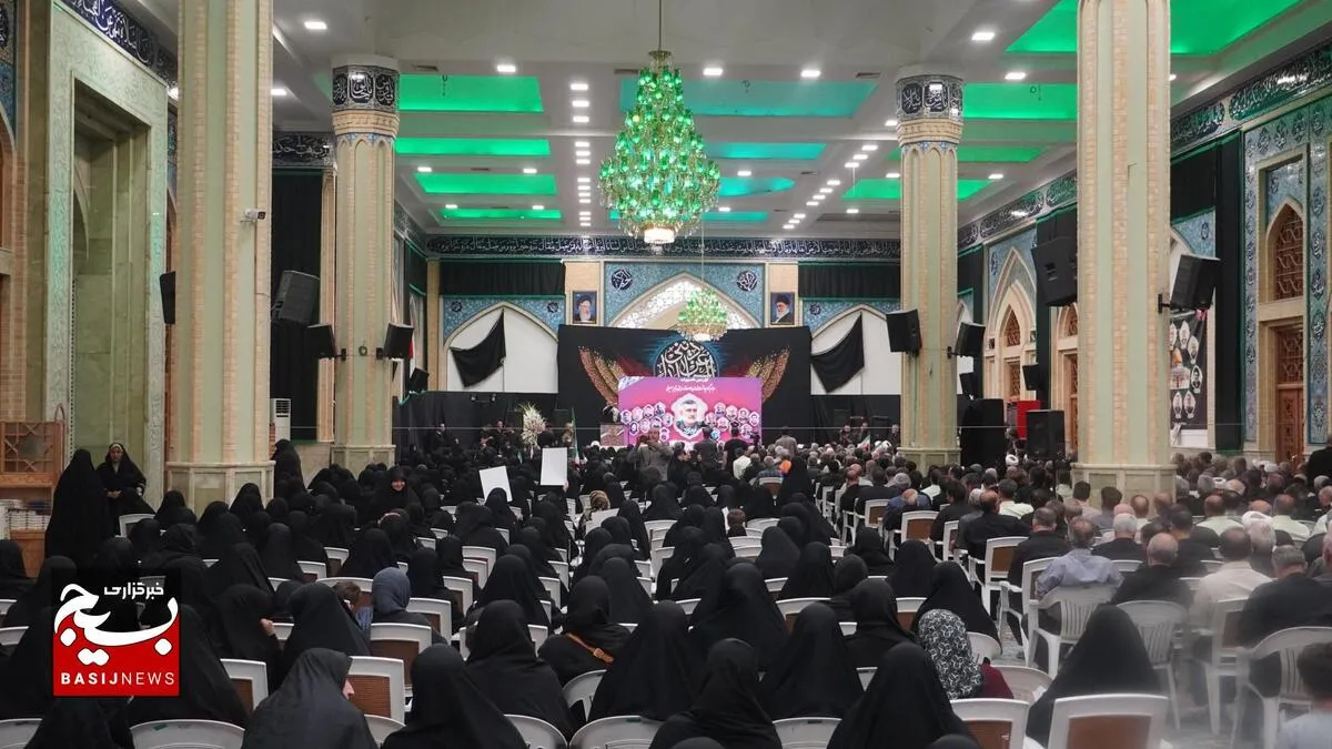 حضور انقلابی مردم قزوین در مراسم گرامیداشت شهدای جنگ تحمیلی در حمله تروریستی رژیم غاصب اسرائیل