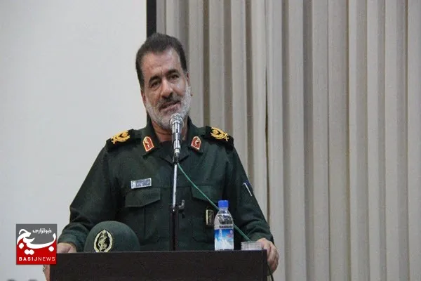 امروز دشمن با تمام توان پای کار آمده است/ باید در راستای حفظ ارزش‌ها، تهاجمی برخورد کنیم
