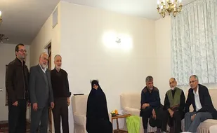 کاری نداشته باشید من در چه گروه و حزبی هستم، شما دنبال امام و ولایت فقیه باشید