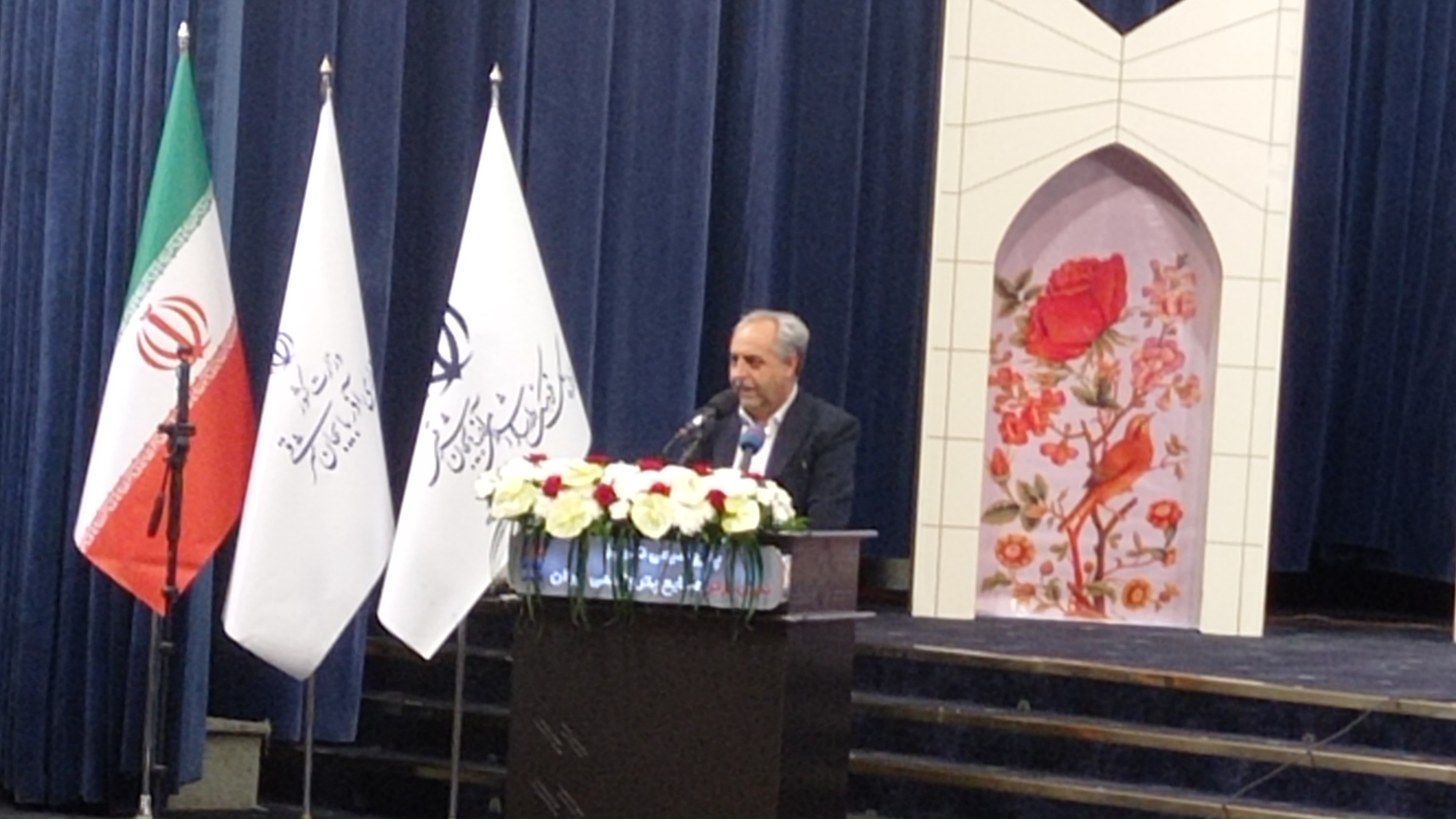 شهریار با پیوند زبان فارسی و ترکی وحدت آفرین بود