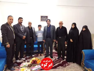 دیدار با هنرمند متعهد و انقلابی ابرکوه به مناسبت "روز هنر انقلاب اسلامی "