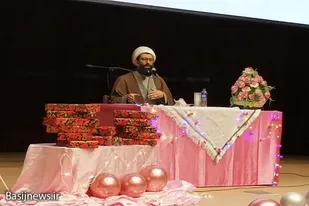 محور و الگوی ما حضرت فاطمه زهرا(س) است
