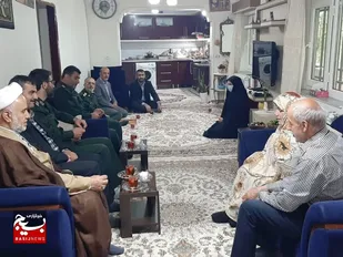 ۲ خانواده شهید فرهنگی در کلاردشت تجلیل شدند