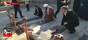عطر افشانی قبور مطهر شهدای شهر لردگان