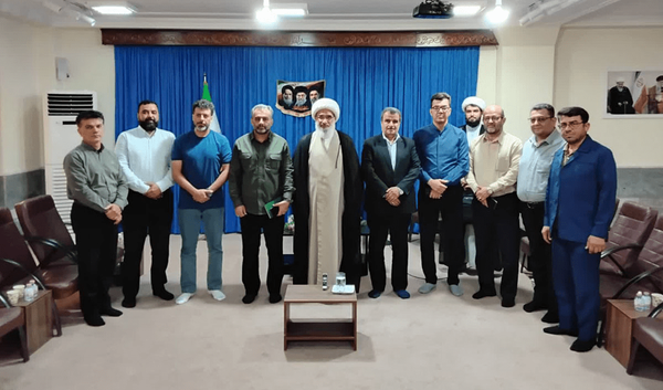 دیدار عوامل فیلم «شهید نادر مهدوی» با نماینده ولی فقیه در بوشهر دیدار عوامل فیلم «شهید نادر مهدوی» با نماینده ولی فقیه در بوشهر
