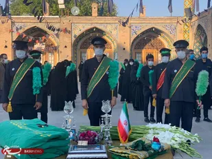 تعویض پرچم سیاه و اهتزاز پرچم سبز حرم امامزاده حسین(ع) قزوین