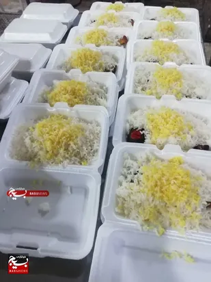 توزیع غذای گرم و کمک&zwnj;های مومنانه بین بیماران بهزیستی و خانواده&zwnj;های کم برخوردار