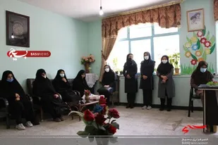 معلمان پایه گذار اندیشه صحیح در جامعه اند