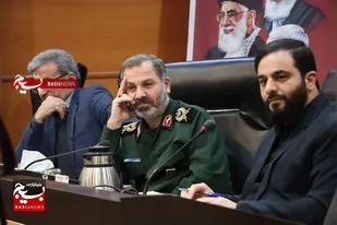 نشست صمیمی فرمانده سپاه کربلا با تولیدکنندگان / رونمایی از پوستر نشان اقتصاد مقاومتی