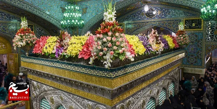گل‌آرایی بارگاه ملکوتی رضوی/ 500 هزار شاخه و بوته توسط ناذران و تولیدکنندگان گل و گیاه کشور اهدا شد + عکس