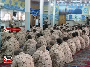 نشست صمیمانه مسئول نمایندگی ولی&zwnj;فقیه در سازمان بسیج مستضعفین با سربازان
