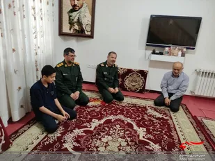 فرمانده سپاه کربلا با خانواده شهدای مدافع حرم چالوس دیدار کرد + تصاویر