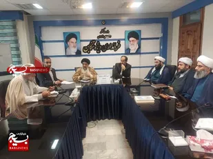 نشست جمعی از طلاب و روحانیون با فرماندار تنکابن