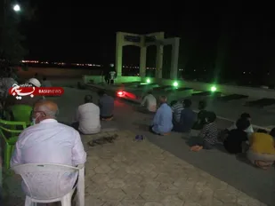 مراسم شبی با شهدا  در جوار مزار مطهر شهدا اردستان