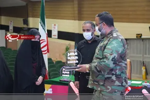 عصرجدیدخدمت سپاه ناحیه امام حسین(ع) با معرفی برگزيدگان به كار خود پايان داد