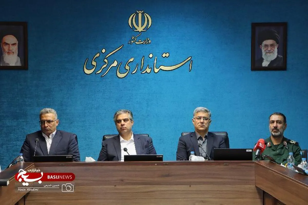 رونمایی از نشان‌واره و اعطای احکام رؤسا و دبیران دومین کنگره ملی امام خمینی(ره) و ۶۲۰۰ شهید استان مرکزی