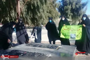 غبارروبی مزار شهدا توسط خواهران بسیجی بنجار